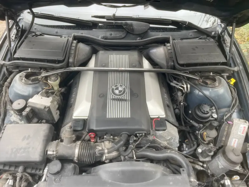 Встановлення ГБО на BMW 535i у Запоріжжі під капотом